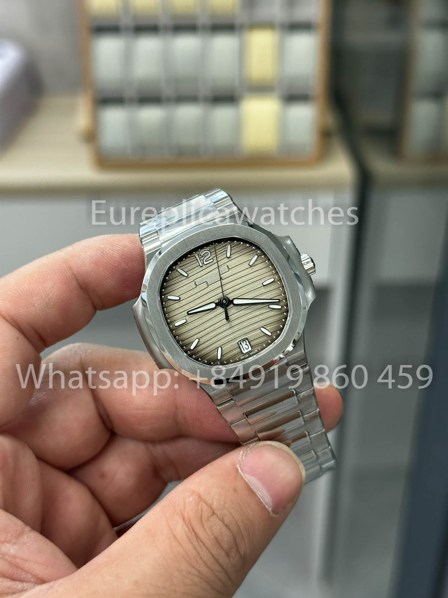 Patek Philippe Nautilus Ladies 7118/1R-001 de 3K Factory Version 2025 en acier inoxydable