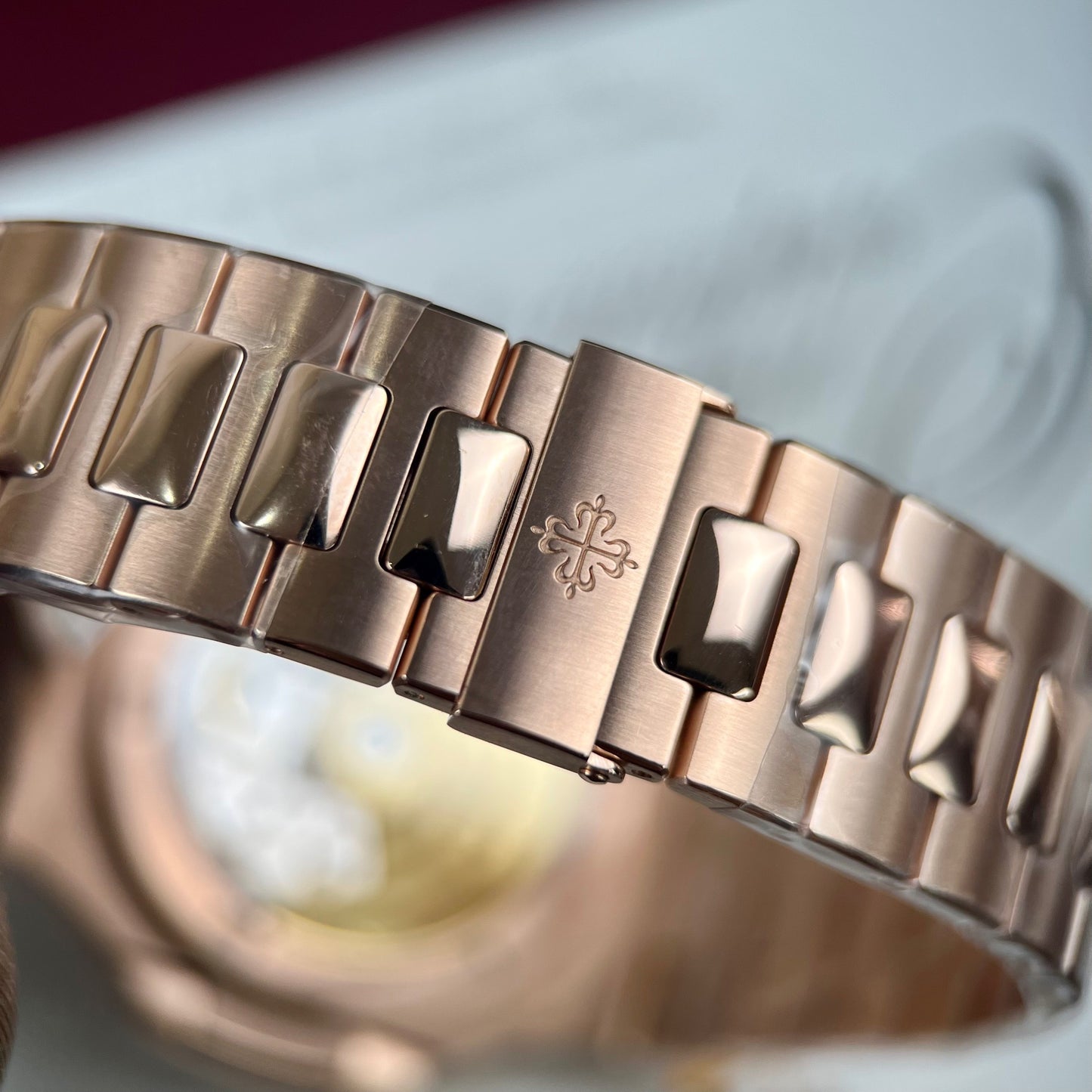 Patek Philippe Nautilus 5711/1R-001 – Enveloppé d'or rose 18 carats et de diamants de l'usine 3K