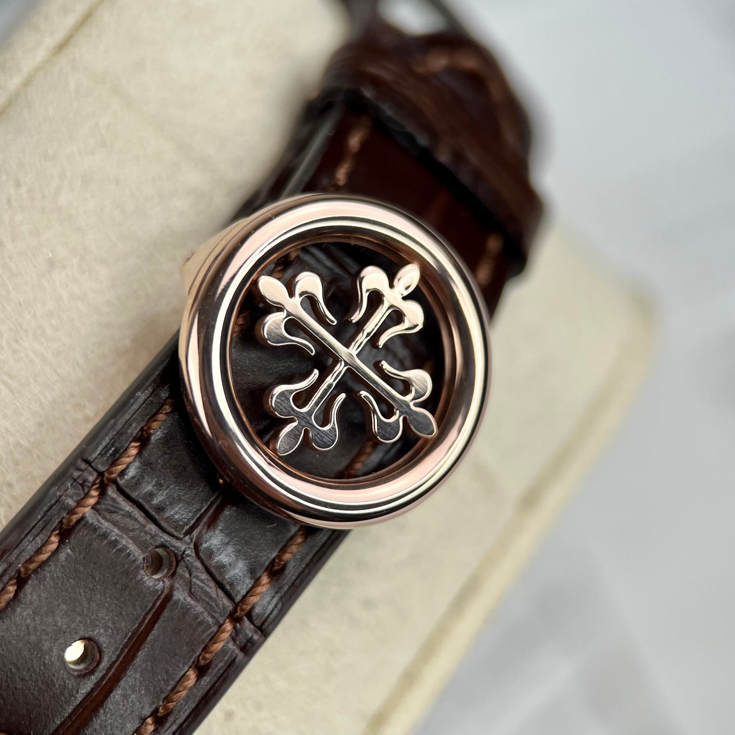 PATEK PHILIPPE KOMPLIKATIONEN JAHRESKALENDER ROSEGOLD 5396R-011 Roségold beschichtet