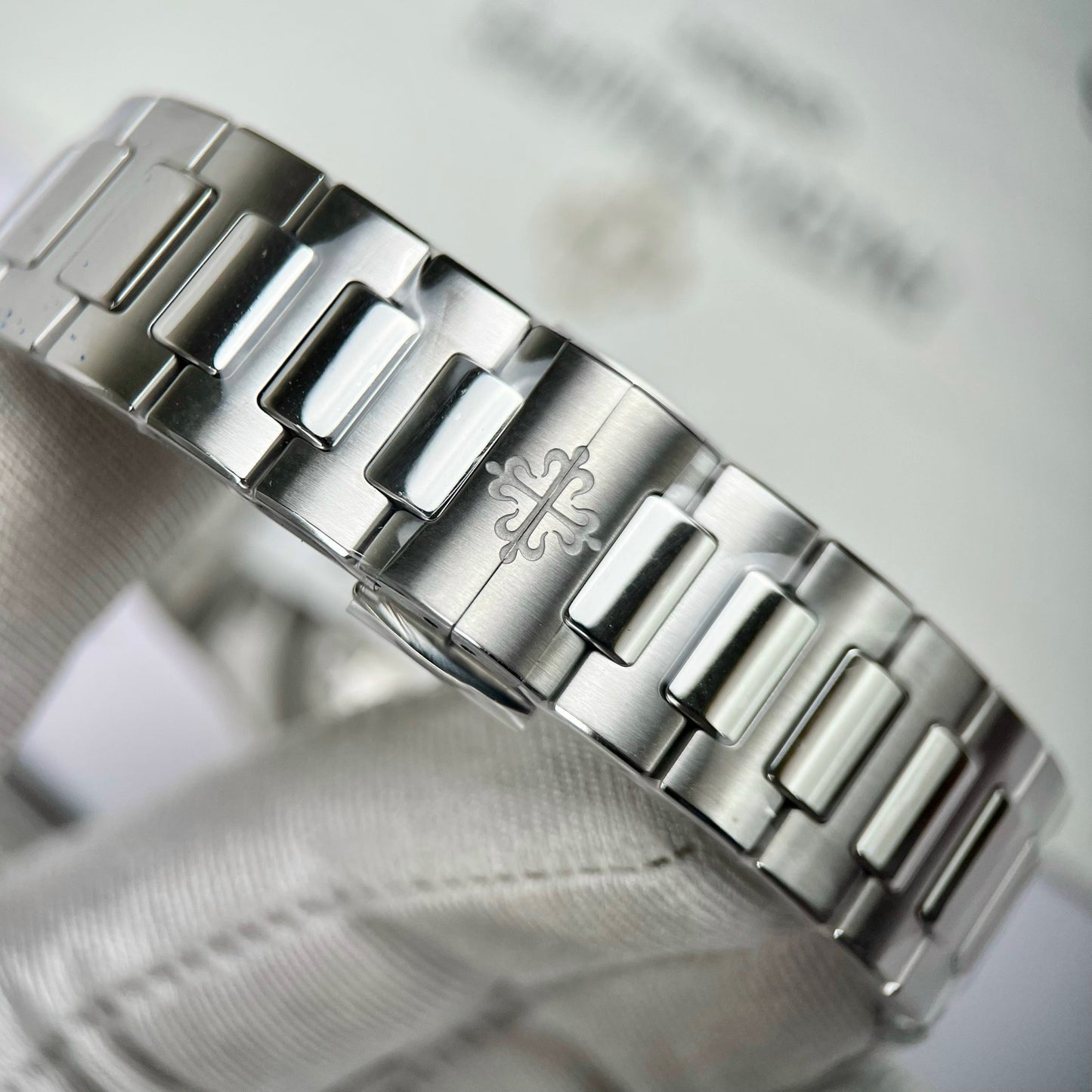 Patek Philippe Nautilus 7118/1A-001 personnalisé Moissanite 3K cadran bleu d'usine