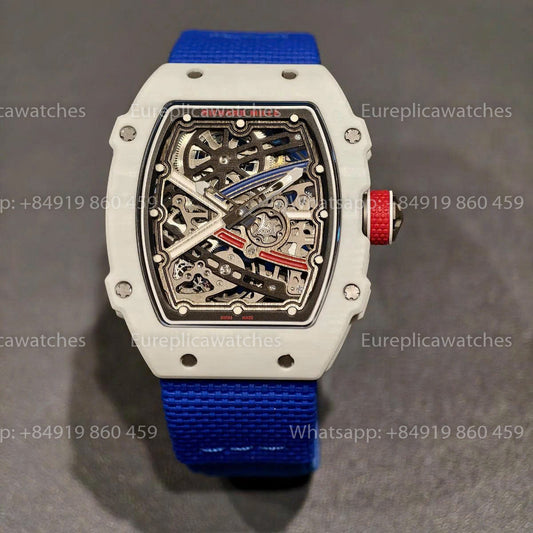 RICH Factory - Richard Mille RM67-02 avec boîtier en carbone NTPT, pesant seulement 32 grammes.