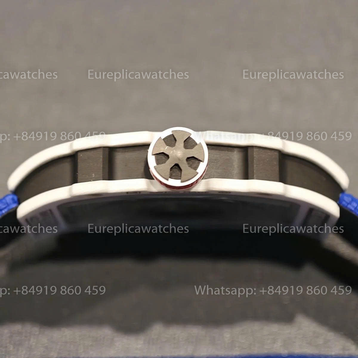 RICH Factory – Richard Mille RM67-02 mit NTPT-Carbongehäuse, nur 32 Gramm schwer.