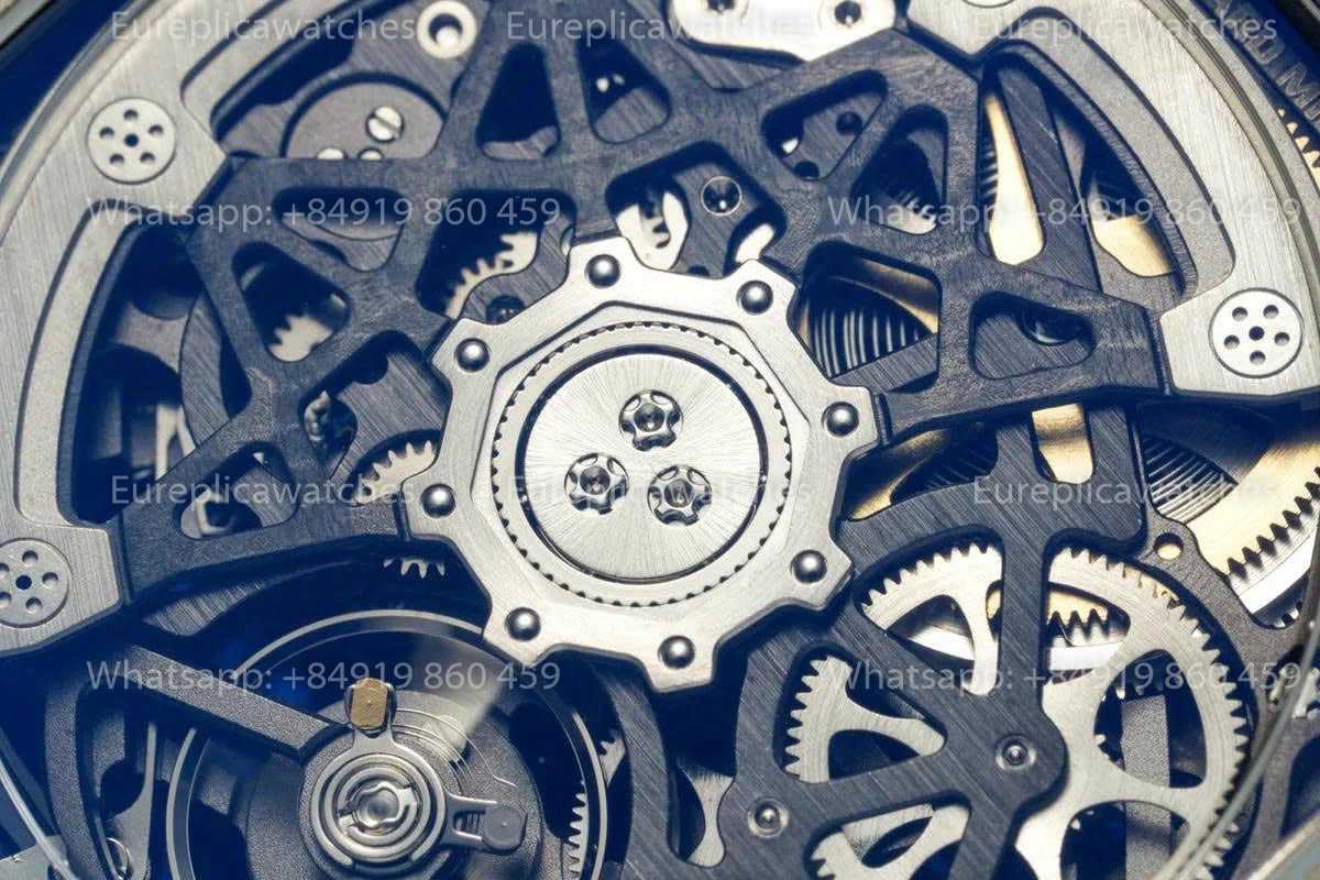 RICH Factory – Richard Mille RM67-02 mit NTPT-Carbongehäuse, nur 32 Gramm schwer.