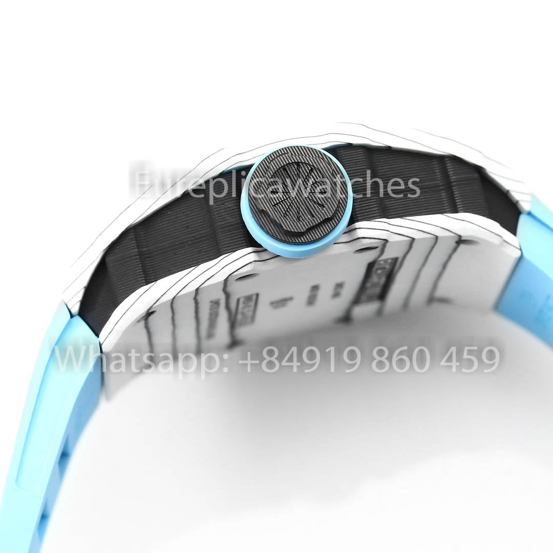 Richard Mille RM35-01 Weißer Kohlenstoff 1:1 Bester Klon BBR Factory V2 Blaues Gummiarmband