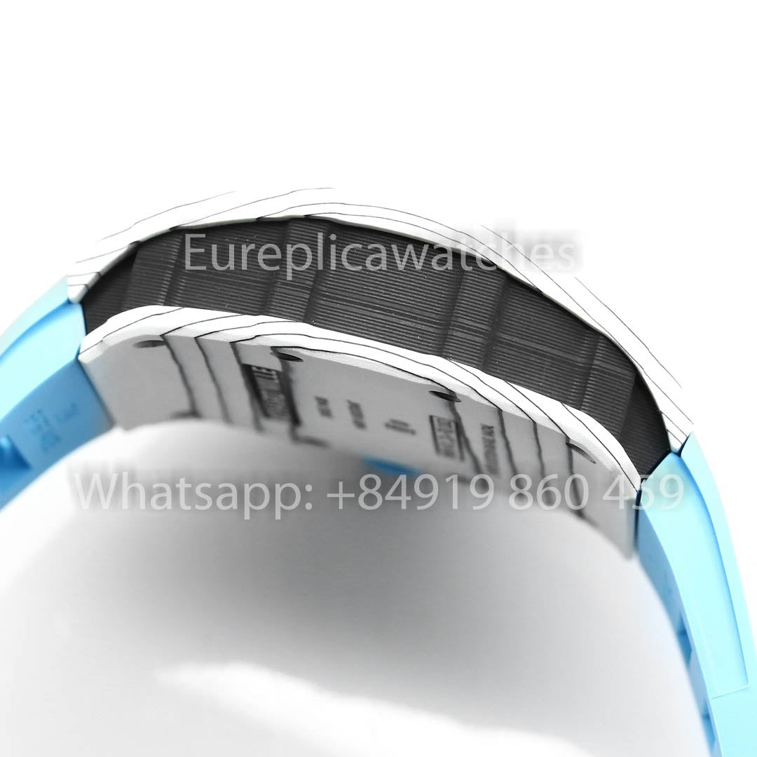 Richard Mille RM35-01 Weißer Kohlenstoff 1:1 Bester Klon BBR Factory V2 Blaues Gummiarmband