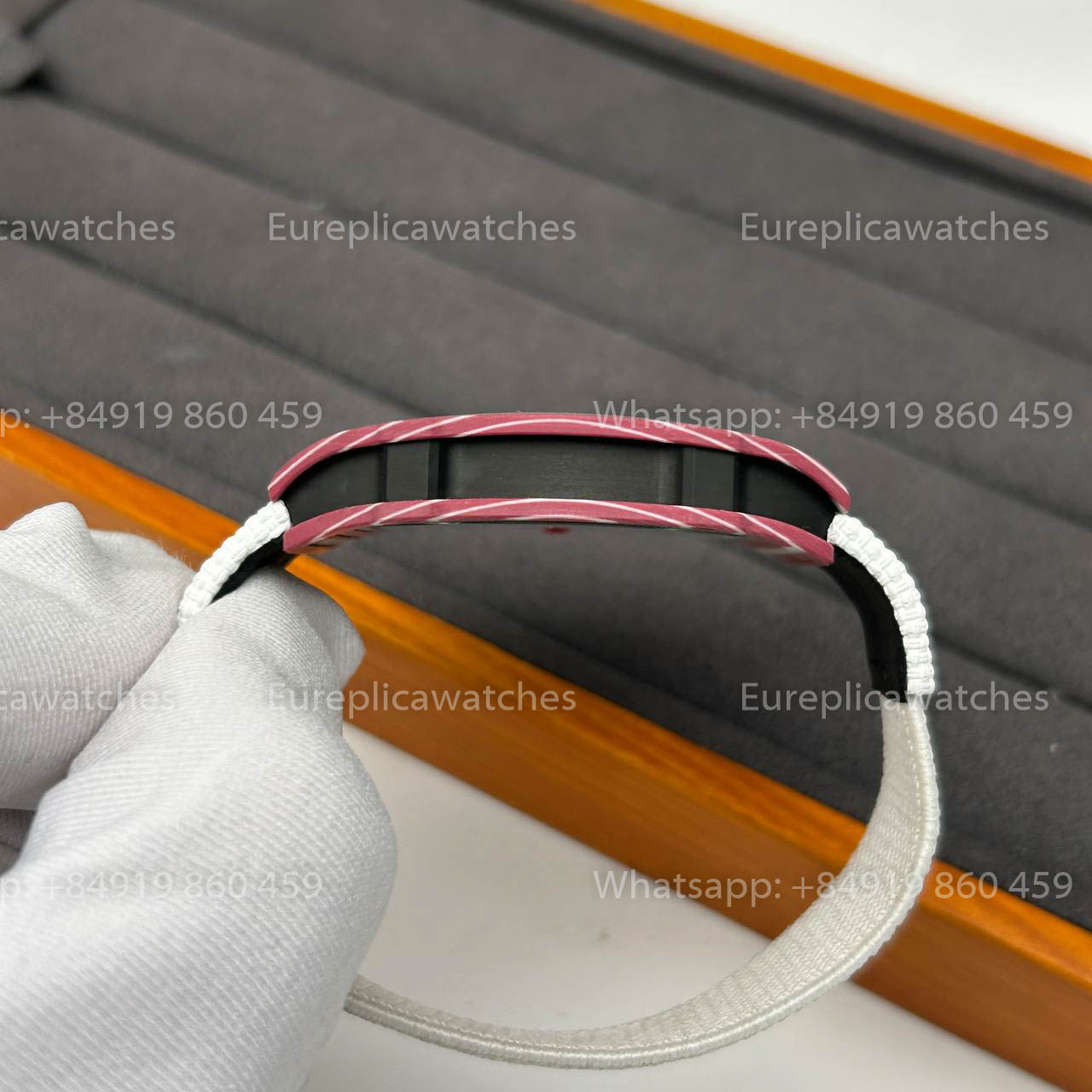 Réplique Richard Mille RM67-02 Boîtier en carbone rouge 1:1 Meilleure version Bracelet blanc d'usine VAF