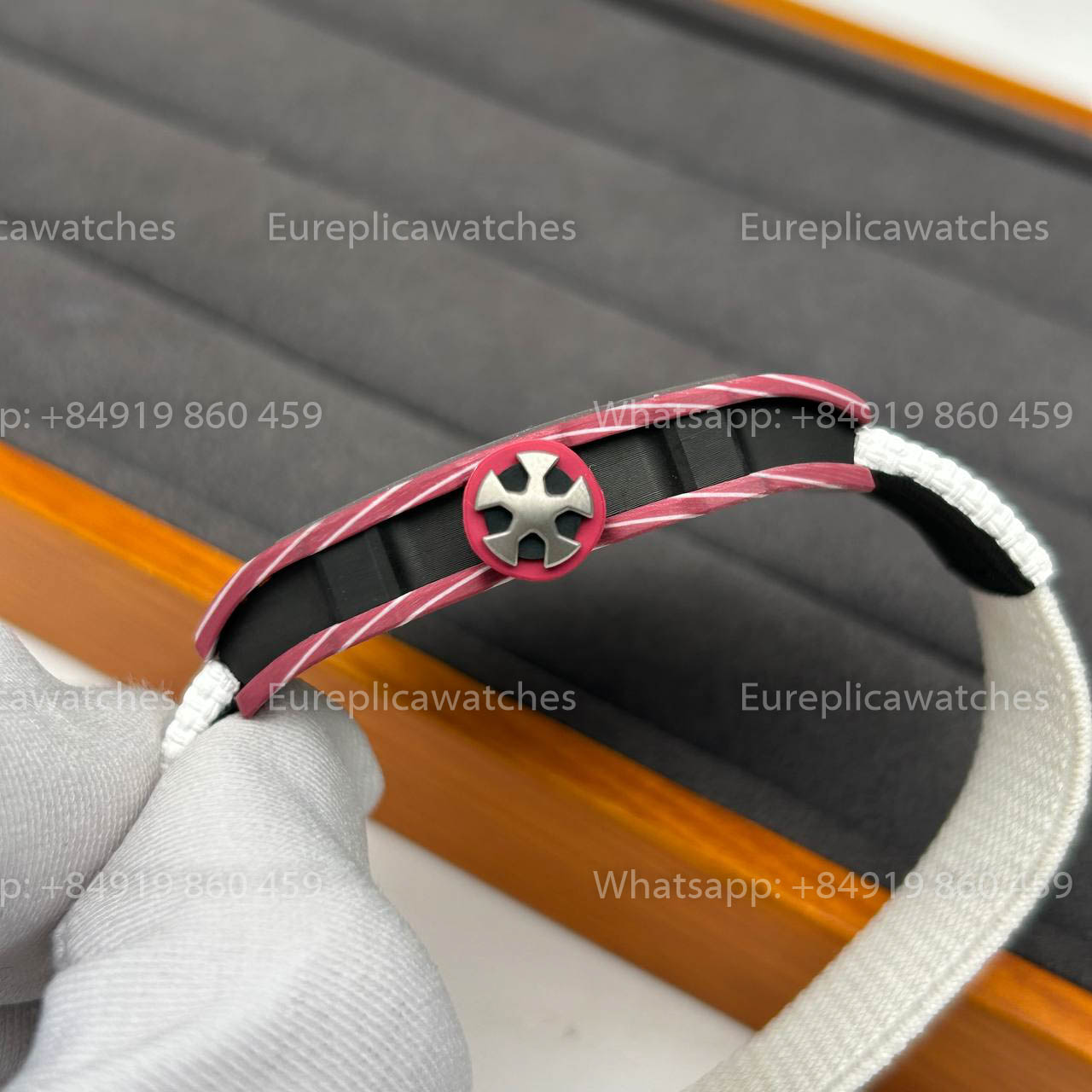 Réplique Richard Mille RM67-02 Boîtier en carbone rouge 1:1 Meilleure version Bracelet blanc d'usine VAF