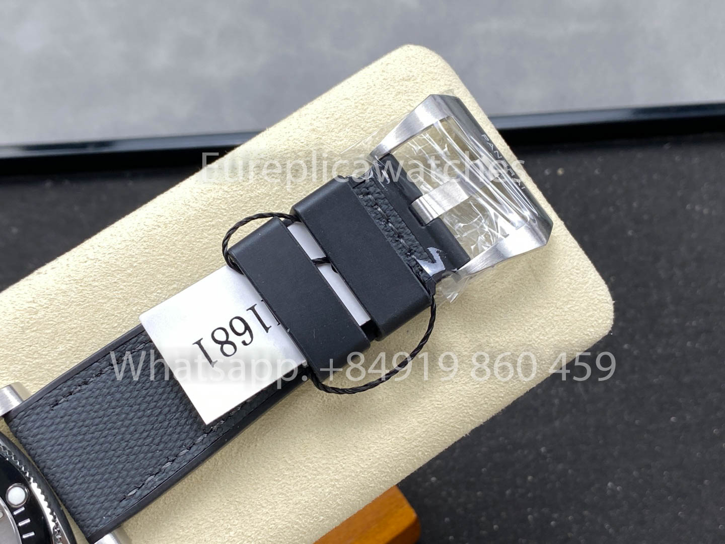 Panerai Submersible QuarantaQuattro Luna Rossa PAM1681 1:1 Meilleur Clone VS Usine