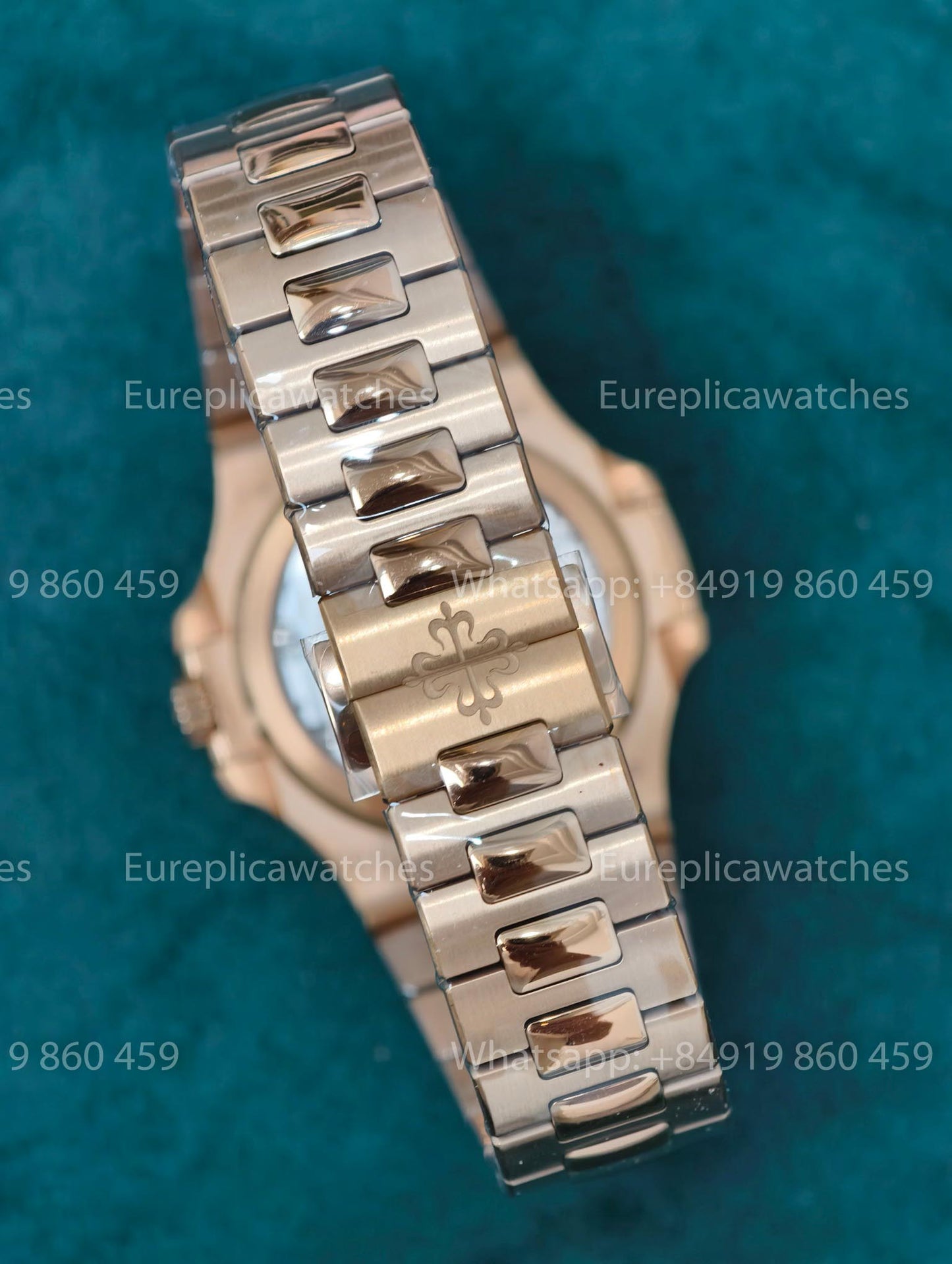 WS Factory - Patek Philippe Nautilus Ref. 5712/1A Brown Dial ist eine Veröffentlichung auf Flagship-Niveau