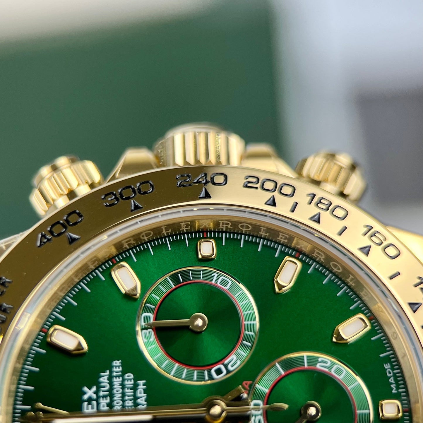 Rolex Gelbgold Cosmograph Daytona 40 Uhr, grünes arabisches Zifferblatt 116508, beschichtet mit 18 Karat Gelbgold