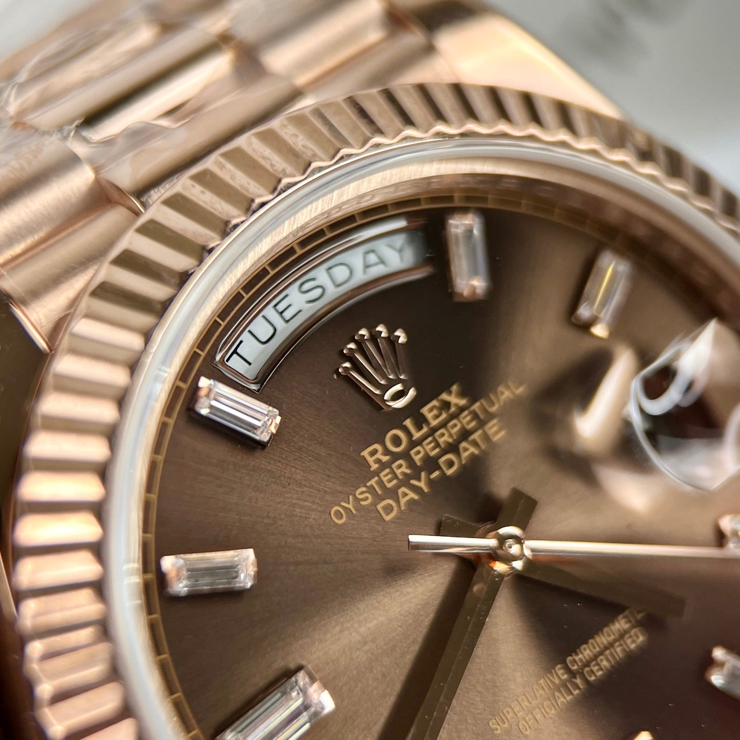 Rolex Day-Date 40 mm 228235 cadran chocolat or rose 18 carats rempli 150 grammes
