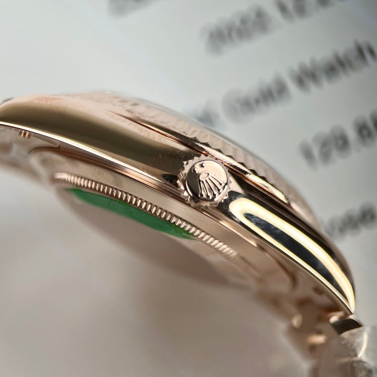 Rolex Day-Date 40 mm 228235 cadran chocolat or rose 18 carats rempli 150 grammes