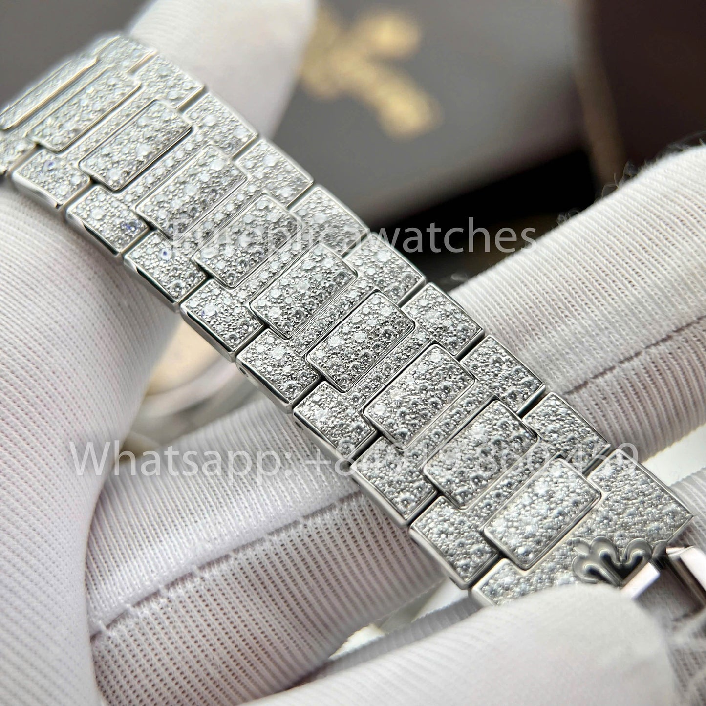 Patek Philippe Nautilus 7118/1450G-001 Full Iced Out – 1:1 Beste Clone Custom Watch